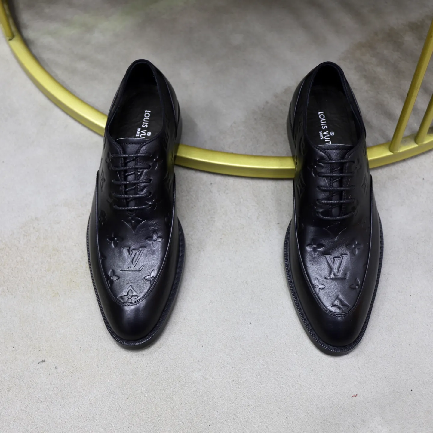 Men's shoes: 280🙅‍♂️🙅‍♂️🙅‍♂️Niuli Brand: LV Louis Vuitton Size: 39-44 (38, 45, 46 can be customized) Level: Counter classic Material: Original soft cowhide upper Comfortable cowhide lining Original lightweight outsole Style category: Formal business casual driving leather shoes Color: Color of the actual picture